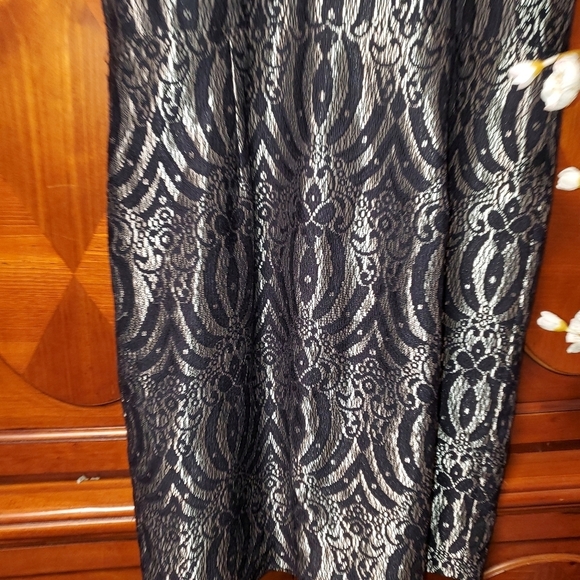 Cocktail Dress Black and Silver Lace with Ruffle Neckline size 14 - Picture 8 of 8